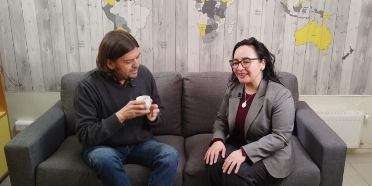 Gobernadora Macías defiende su gestión y exige un cambio de paradigma para la Región