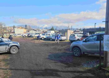 Desconocidos violentan vehículos y dependencias de estacionamiento privado en Coyhaique