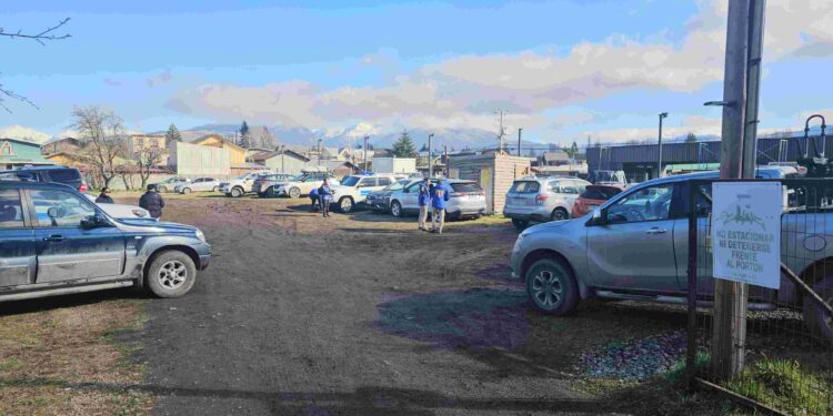 Desconocidos violentan vehículos y dependencias de estacionamiento privado en Coyhaique
