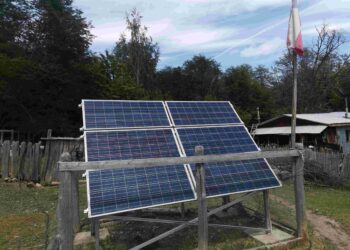 Concejal de Cochrane Denuncia Demora en Reposición de Sistemas Fotovoltaicos para Familias Rurales