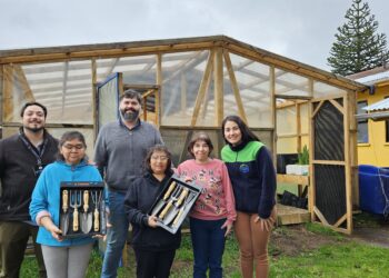 Un invernadero para florecer: Empresa y salud mental se alían en Puerto Aysén