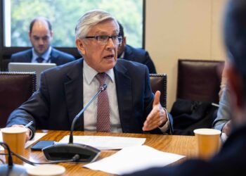 Senador Sandoval presiona al Gobierno para agilizar la Beca Patagonia en Aysén