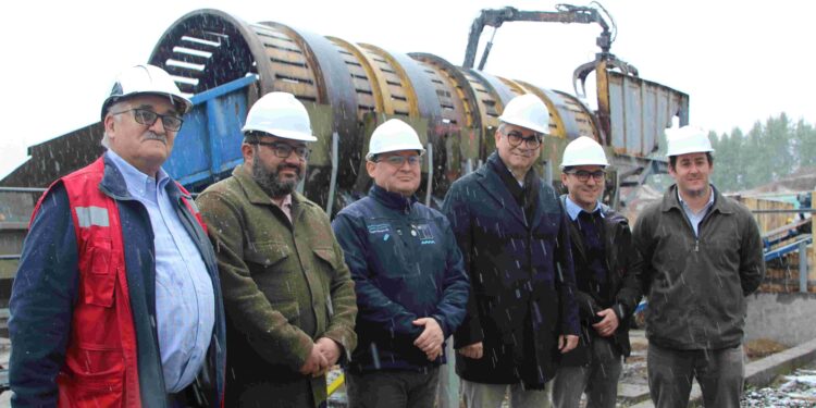Ministro Marcel destaca inversión en planta de pellet Ecomás