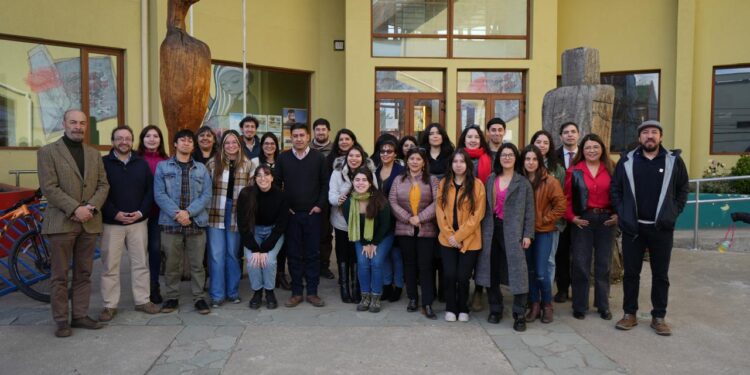 «Alma mater»: La Universidad de Aysén crea una red para seguir acompañando a sus egresados