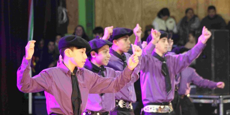 Galas Folclóricas en Puerto Aysén: Un Encuentro de Tradiciones y Cultura