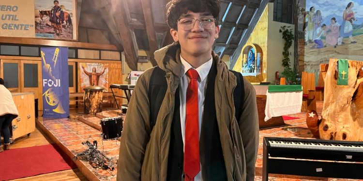 Johan Hinostroza: Su participación en la Orquesta Sinfónica Juvenil de Aysén lo impulsa a querer ser profesor de música