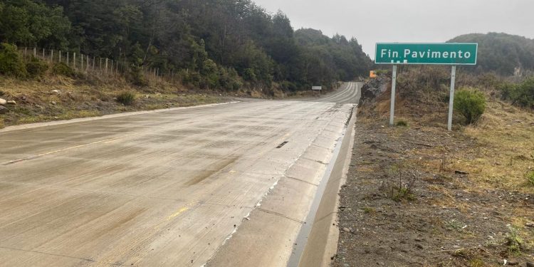 Sandoval plantea que, a este ritmo, la Carretera Austral va a estar completamente pavimentada recién en cien años