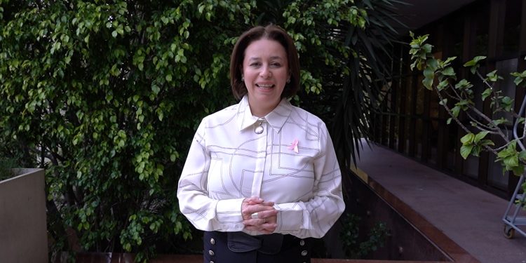 Senadora Órdenes hace un llamado al autocuidado frente al cáncer de mama