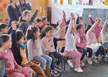 Niños Lideran la Prevención de la Hidatidosis en Aysén a través del Teatro
