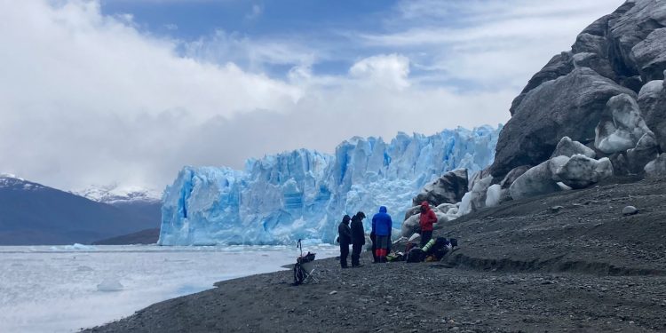 Expedición Científica Explora el Fenómeno del Avance del Glaciar Pío XI en la Patagonia Chilena