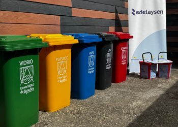 Edelaysen y Universidad de Aysén generan alianza para reciclaje de pilas en Coyhaique