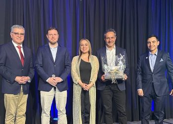 Proyecto «Turismo Salmonero» gana galardón en la categoría «Compromiso Comunitario»