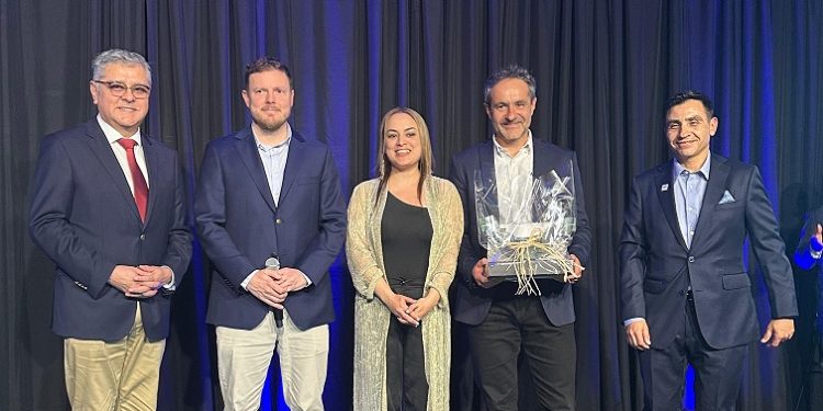 Proyecto «Turismo Salmonero» gana galardón en la categoría «Compromiso Comunitario»
