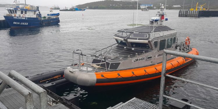 Realizan Simulacro de Emergencia en Puerto de Melinka con Participación de Autoridades y Servicios de Emergencia