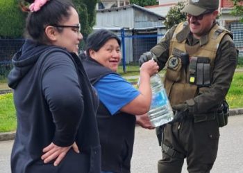 Carabineros Distribuye Más de 12 Mil Litros de Agua en Puerto Aysén Tras Corte de Suministro