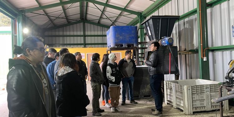 Estudiantes de Logística del CFT Estatal visitan planta de reciclaje de Empresas Bahamonde