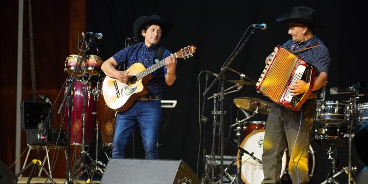 Villa Cerro Castillo celebró su 58° aniversario con un vibrante Festival Ranchero y Feria Productiva