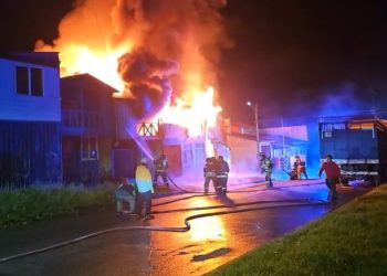 Tragedia en Puerto Aysén: Incendio Deja Dos Fallecidos en la Madrugada
