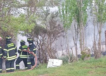 Incendio en Villa Cerro Castillo Deja un Fallecido sin Identificar