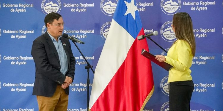 Omar Muñoz Sierra asume como nuevo Gobernador Regional y se compromete a enfrentar desafíos presupuestarios