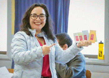 Andrea Macías Palma renuncia a la gobernación regional para emprender carrera parlamentaria