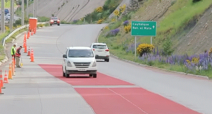 Instalan sellos de fricción y señalética informativa en rutas de Coyhaique