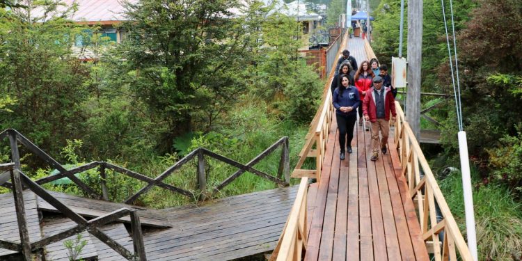 Renovación de Pasarelas Mejora la Vida en Caleta Tortel