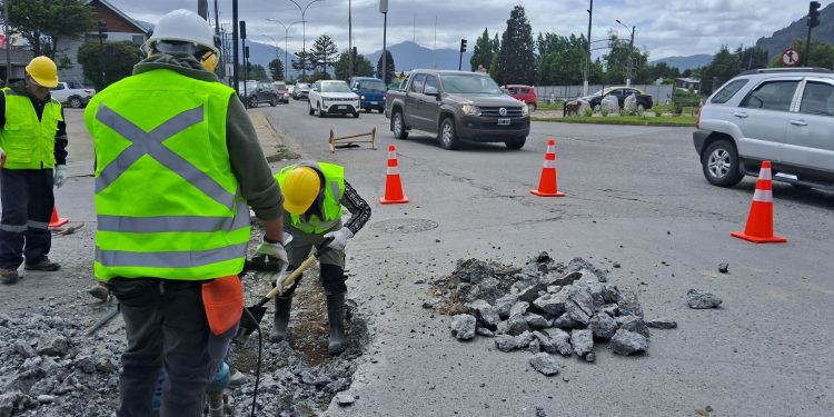 Municipalidad de Aysén Inicia Reparaciones en Intersección Eusebio Ibar y Sargento Aldea, acceso hacia el centro de la ciudad puerto