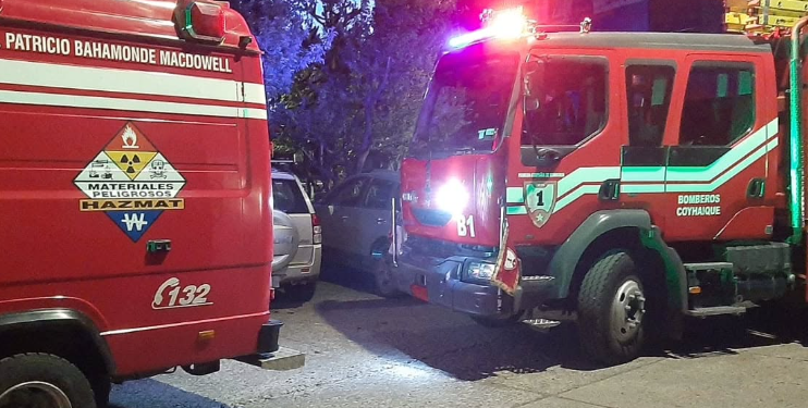 Reactivación de incendio en antigua escuela Guido Gómez y otros incidentes en Coyhaique
