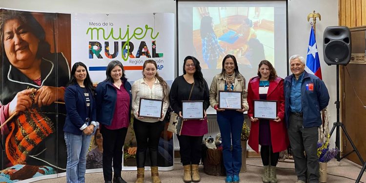 INDAP Aysén y Ministerio de la Mujer graduaron a jóvenes mujeres rurales
