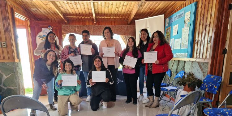 AquaChile impulsa la inclusión con curso de lenguaje de señas en Puerto Aysén