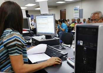 En medio de restricciones presupuestarias Gobierno llega a acuerdo de reajuste salarial y beneficios para el empleados públicos