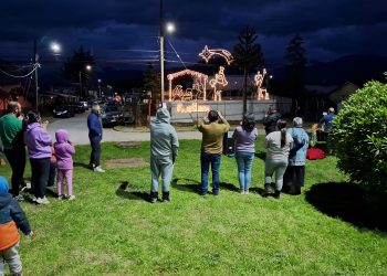 Villa España Ilumina Puerto Aysén con un Pesebre Navideño Realizado por Vecinos