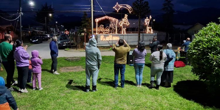 Villa España Ilumina Puerto Aysén con un Pesebre Navideño Realizado por Vecinos