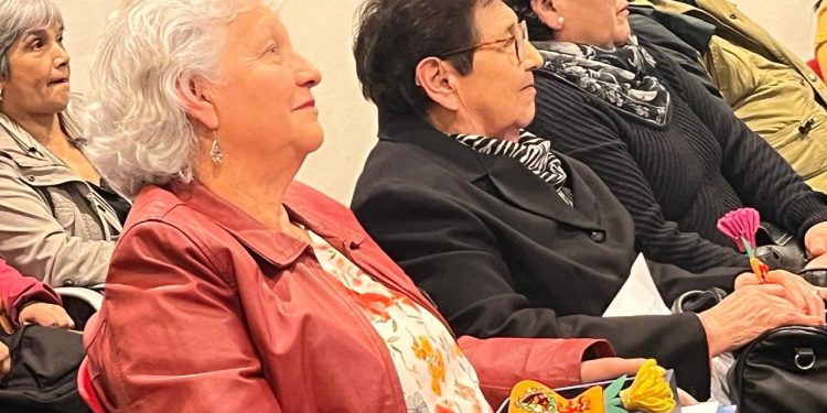Emotiva Ceremonia Premia a Ganadores del Concurso Literario Autobiográfico en Coyhaique