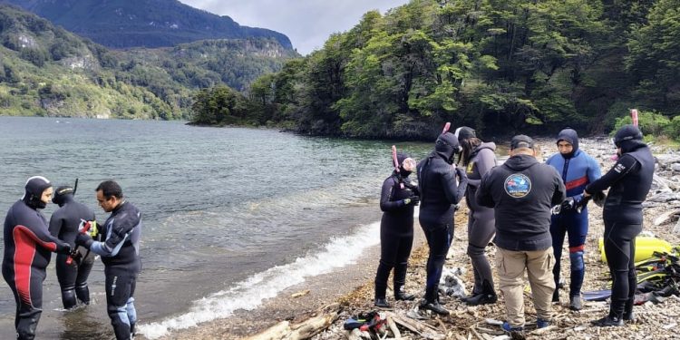 Jóvenes de Aysén disfrutaron de paseos en lancha por el Lago Elizalde y prácticas de buceo deportivo