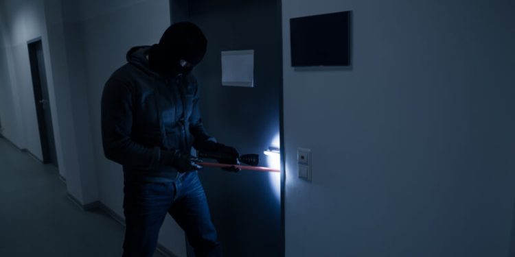 Robo a Oficinas de la Dirección de Tránsito de Coyhaique: Investigación en Curso
