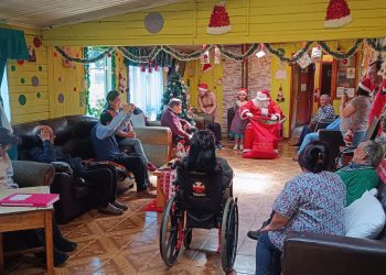 Emotiva Jornada Navideña: Estudiantes del CFT Estatal de Aysén Visitan Hogar de Adultos Mayores en Puerto Aysén