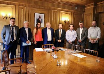 Senador Sandoval se reunió con ministro de Vivienda junto a emprendedores locales para analizar alternativas que permitan mejorar aislación térmica de viviendas en la región