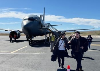 Más de cien estudiantes ayseninos retornan a sus hogares en vuelos especiales de la FACH