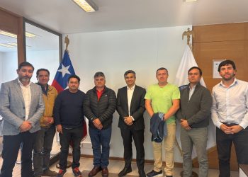 Gobernador de Aysén y AGRUPAYSÉN acuerdan agenda conjunta para potenciar el sector acuícola regional