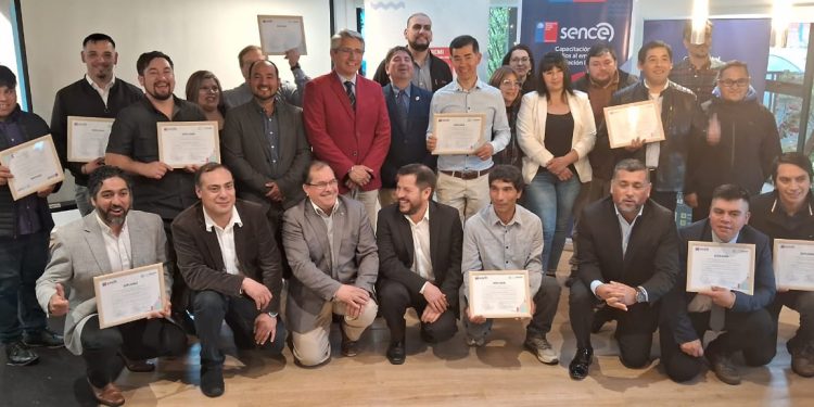 Entrega de diplomas en Coyhaique y Puerto Aysén marca hito en formación técnica en la región