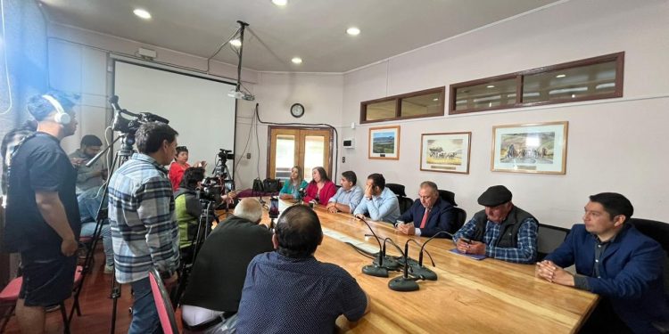 Alcaldes de Aysén exigen celeridad en transferencia de recursos del Gobierno Central