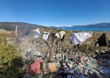 Organizaciones locales exigen participación ciudadana ante proyecto de manejo de residuos en Puerto Bertrand