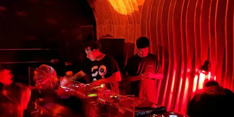Puerto Aysén celebra su aniversario 97 con música electrónica este miércoles en la plaza de Armas de la localidad