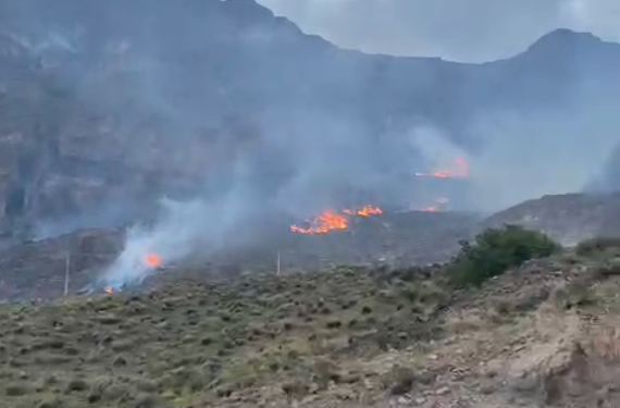 Declaran Alerta Amarilla en Chile Chico por incendio forestal «Fachinal»