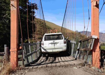 Cochrane alerta sobre el deterioro de la pasarela El Salto: piden puente mecano para garantizar seguridad