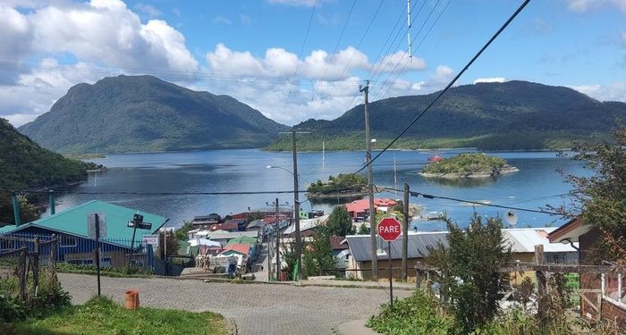 Apoyo privado asegura abastecimiento temporal de agua en Islas Huichas