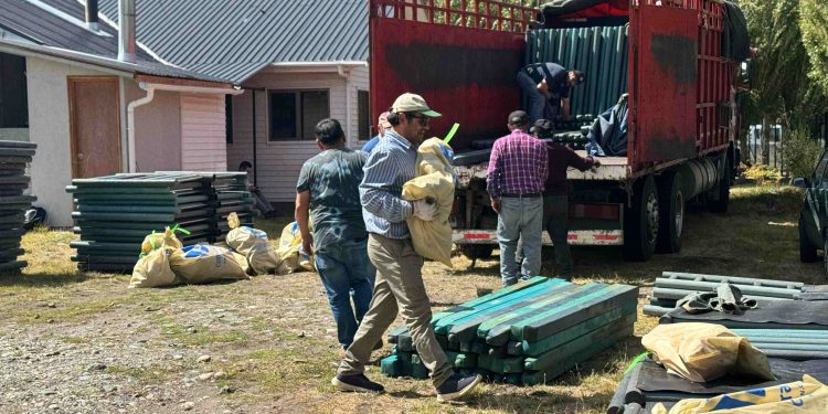 Productores caprinos de Río Ibáñez reciben equipamiento para fortalecer su rubro