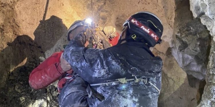 Exploración Subterránea en Aysén: EspeleoPatagonia Inicia su Ciclo Formativo en Puerto Río Tranquilo